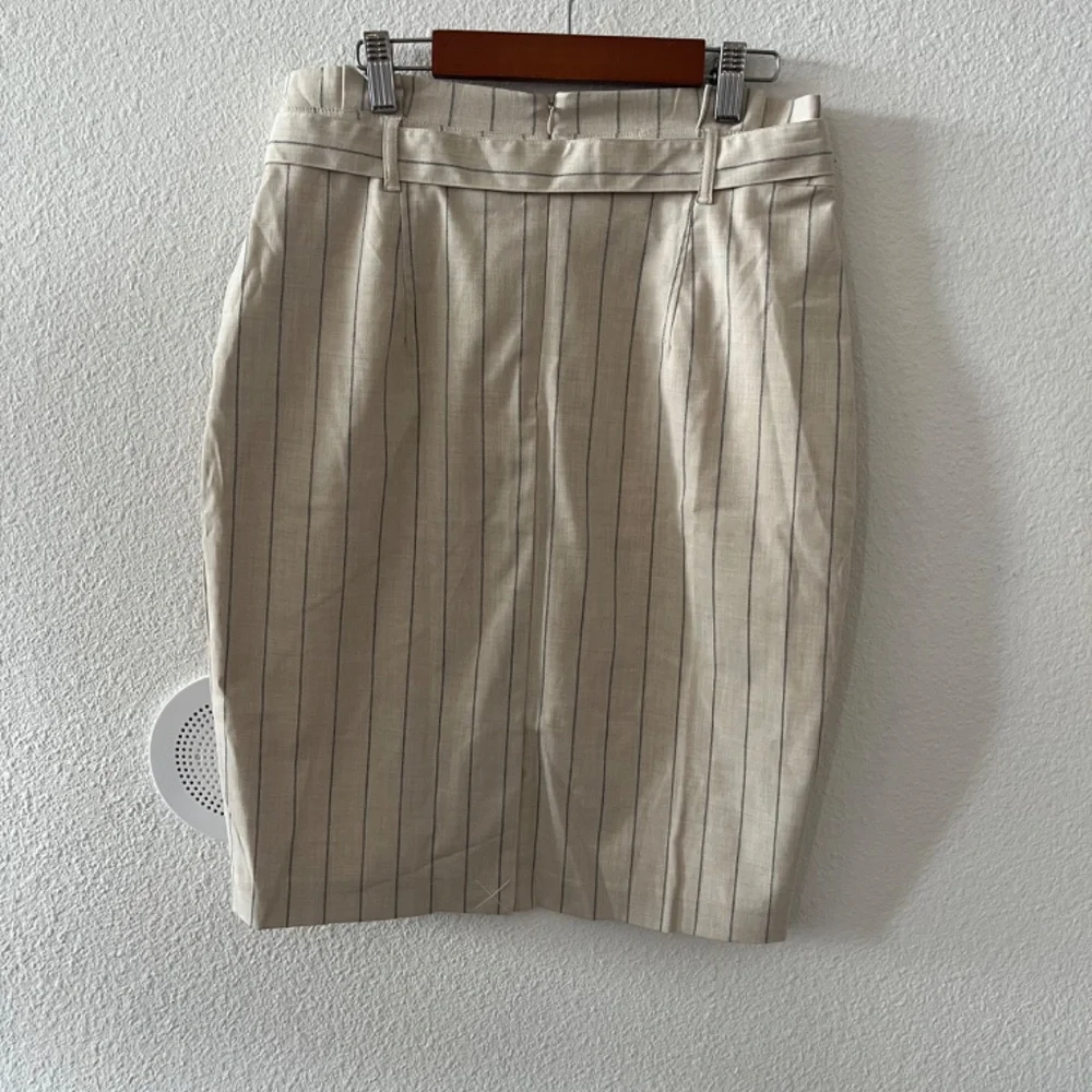 Banana Republic Factory Tan Pencil Skirt - Picture 3 of 4